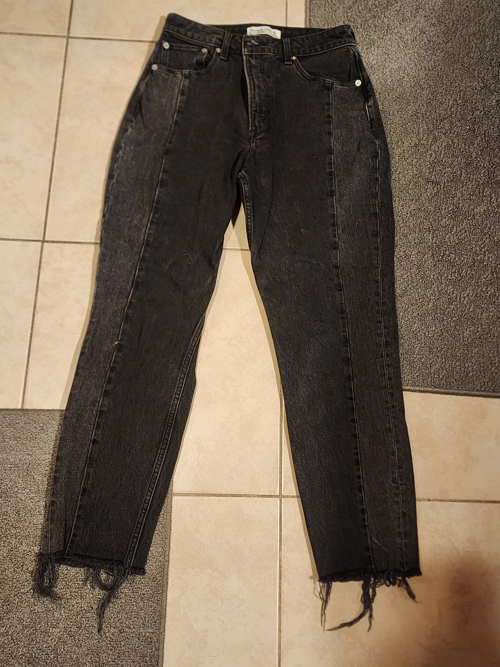 Abercrombie & Fitch Black Curve Love The Mom High-Rise Frayed Hem Jeans